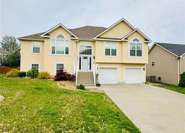 Property at 1313 Fawn Ln, Warrensburg, MO 64093, 5 beds, 3 baths