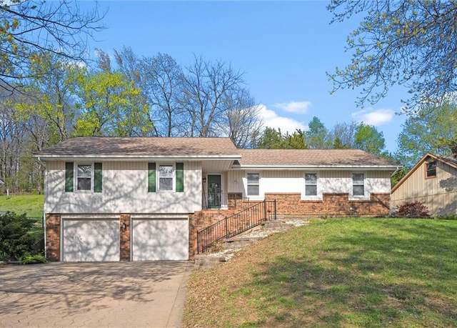 Property at 1901 Ridge Rd, Leavenworth, KS 66048, 3 beds, 2.5 baths