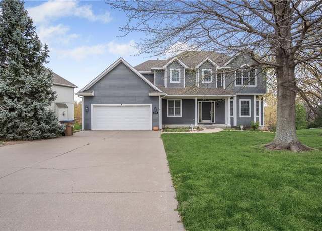 Property at 1708 Brookdale Dr, Atchison, KS 66002, 4 beds, 3.5 baths