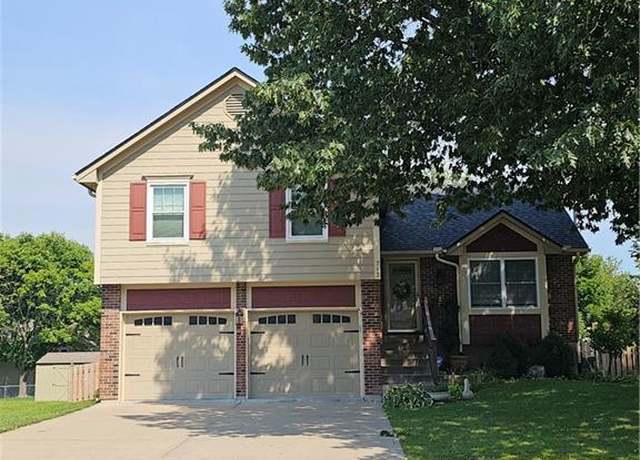 Property at 713 NE Aaron Dr, Lee's Summit, MO 64086, 4 beds, 2.5 baths