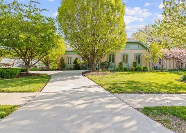 Property at 11725 Gillette St, Overland Park, KS 66210, 3 beds, 2.5 baths