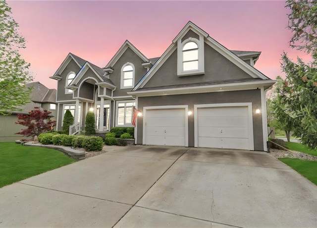 Property at 1317 SW Pebble Ln SW, Lee's Summit, MO 64082, 5 beds, 5.5 baths