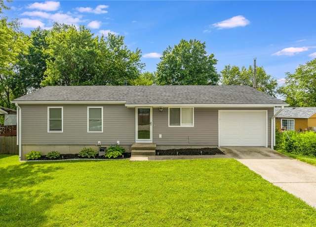 Property at 5404 Beechwood Blvd, St Joseph, MO 64503, 3 beds, 2 baths