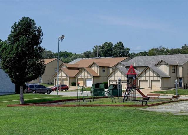 Property at 11605 Richmond Ave, Kansas City, MO 64134, 3 beds, 1.5 baths