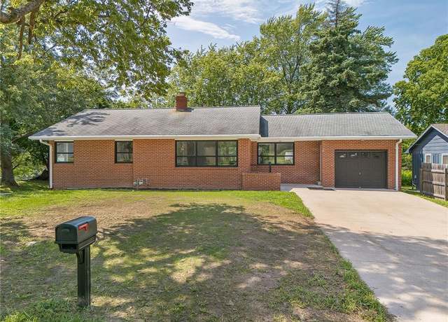 Property at 106 S 14th St, Savannah, MO 64485, 3 beds, 2 baths