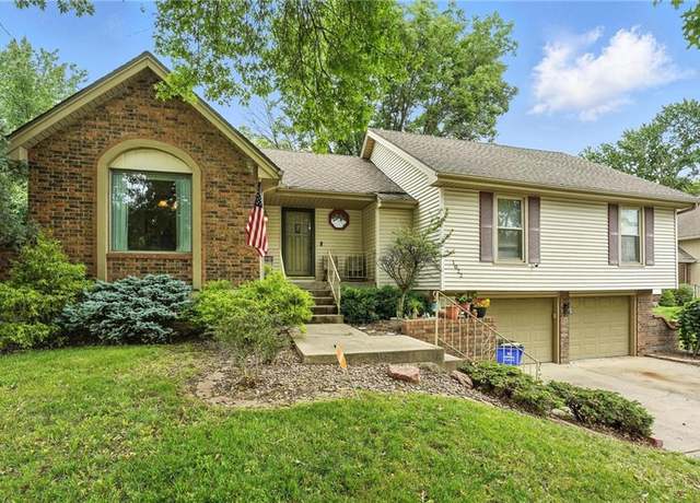 Property at 1022 SE 5th Ter, Lee's Summit, MO 64063, 3 beds, 3 baths