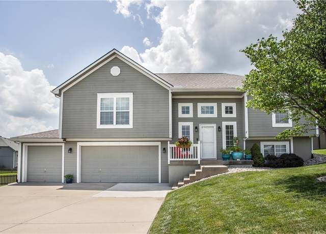 Property at 11264 N Jarboe St, Kansas City, MO 64155, 4 beds, 3 baths