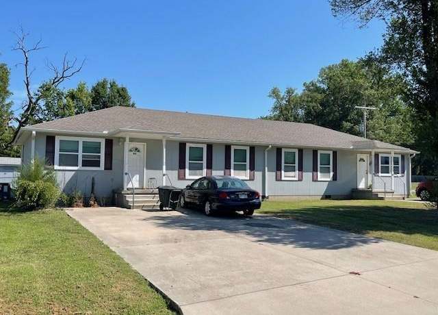 Property at 413 E Mckahn St, Frontenac, KS 66763, 4 beds, 4 baths