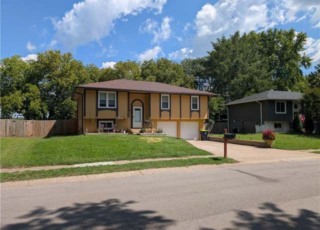 Property at 1609 Royal St, Oak Grove, MO 64075, 3 beds, 1 bath