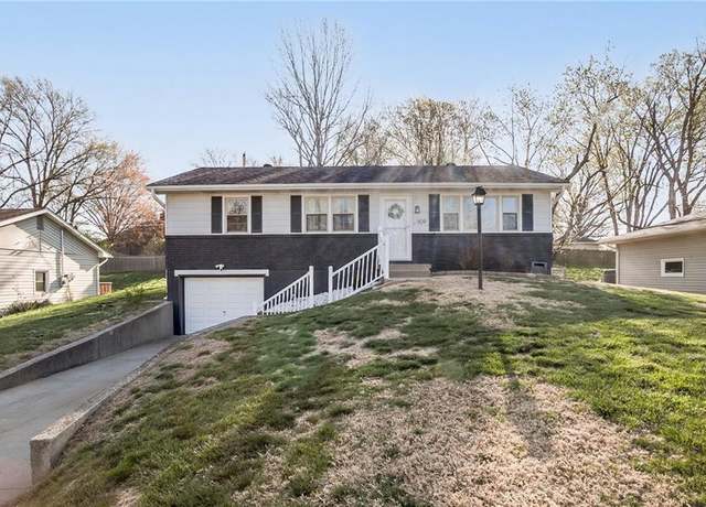 Property at 909 Lindenwood Ln, Liberty, MO 64068, 3 beds, 1.5 baths