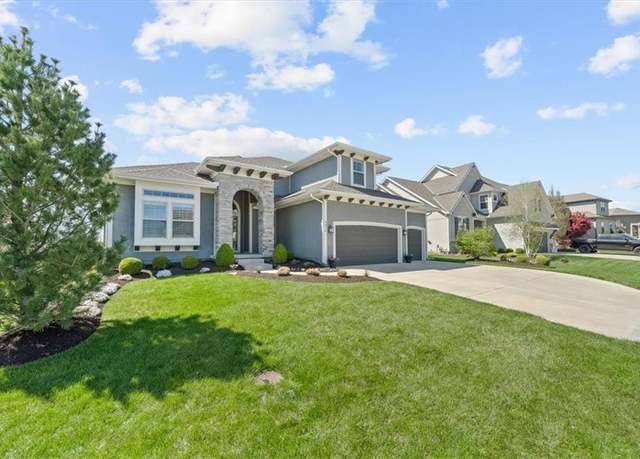 Property at 9874 Belmont Dr, Lenexa, KS 66227, 5 beds, 3.5 baths