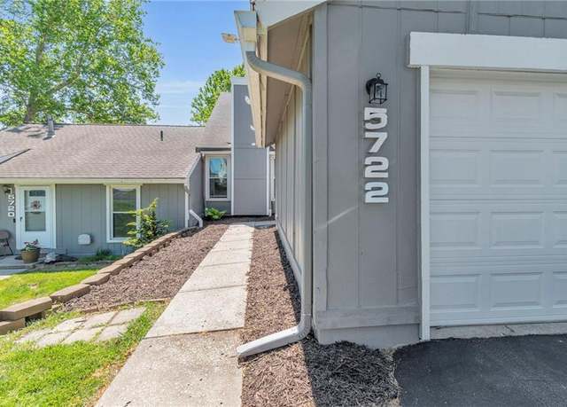 Property at 5722 N London Ave, Kansas City, MO 64152, 2 beds, 1.5 baths