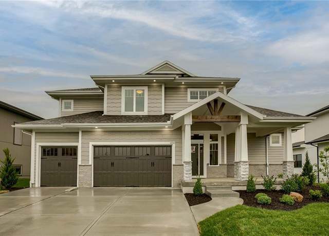 Property at 14171 S Houston St, Olathe, KS 66061, 5 beds, 4.5 baths