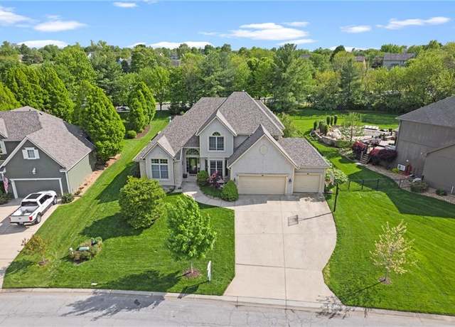 Property at 2413 SW Winterwood Ct, Lee's Summit, MO 64081, 4 beds, 3.5 baths