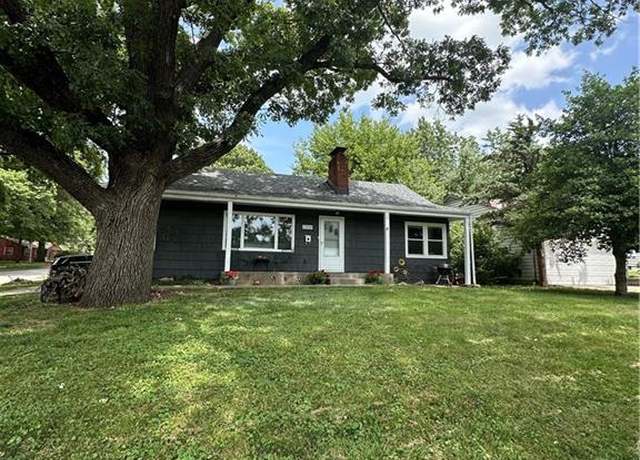 Property at 7930 W 67th St, Merriam, KS 66202, 4 beds, 2.5 baths