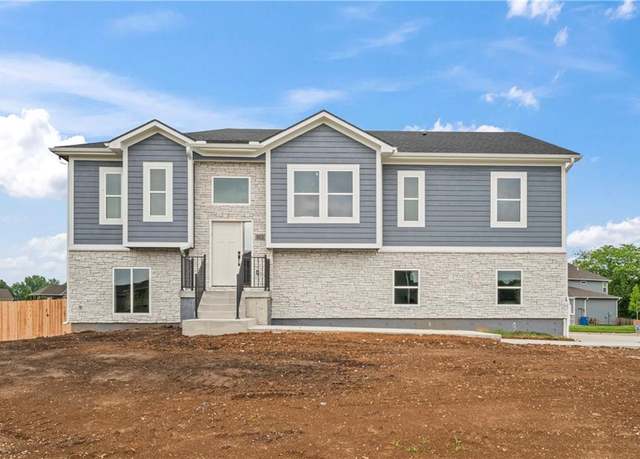 Property at 802 W Rader St, Lee's Summit, MO 64086, 4 beds, 3 baths
