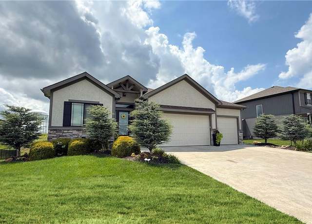 Property at 27821 E 133rd St, Lee's Summit, MO 64086, 4 beds, 3 baths