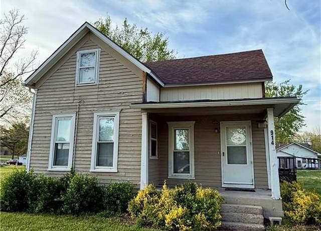 Property at 914 Des Moines St, Burlington, KS 66839, 3 beds, 1 bath