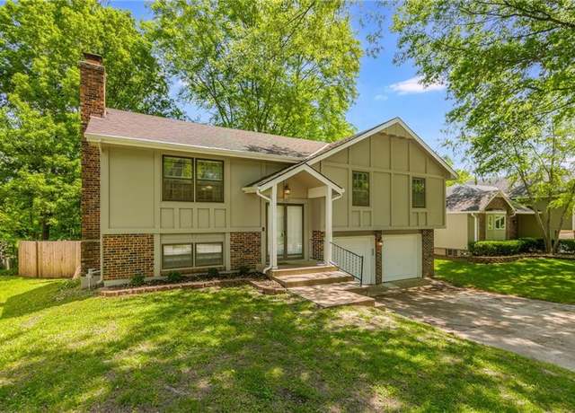 Property at 207 12th Ave N, Greenwood, MO 64034, 4 beds, 2.5 baths