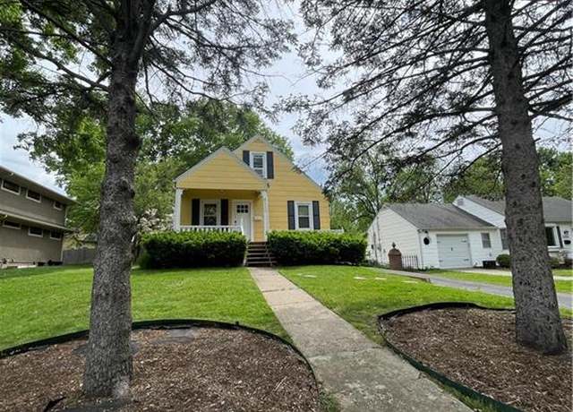 Property at 2209 W 73rd Ter, Prairie Village, KS 66208, 3 beds, 1.5 baths