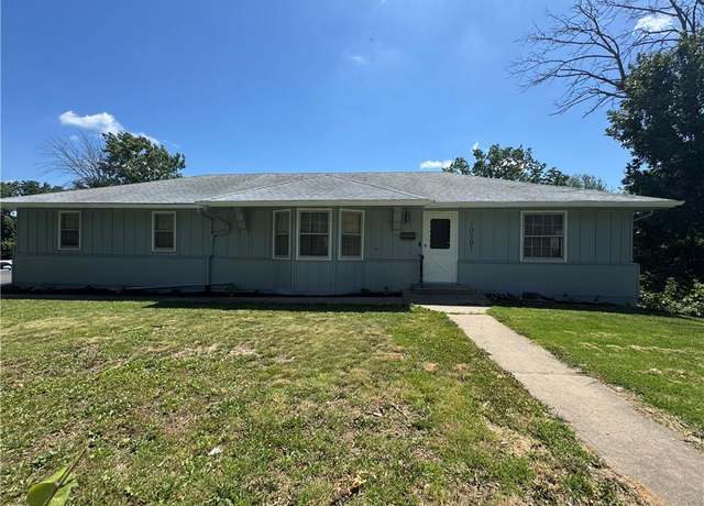 Property at 10501 Oakland Ave, Kansas City, MO 64134, 3 beds, 2 baths