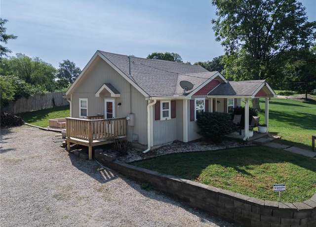 Property at 401 S 11th St, Leavenworth, KS 66048, 2 beds, 1 bath