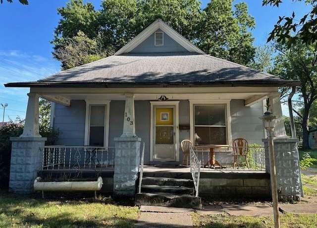 Property at 103 E Madison St, Pittsburg, KS 66762, 4 beds, 2 baths