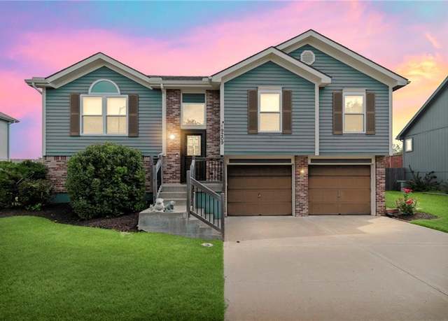 Property at 9209 N Mulberry Ave, Kansas City, MO 64155, 3 beds, 2.5 baths