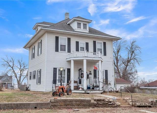 Property at 125 E 11th St, Horton, KS 66439, 3 beds, 2 baths