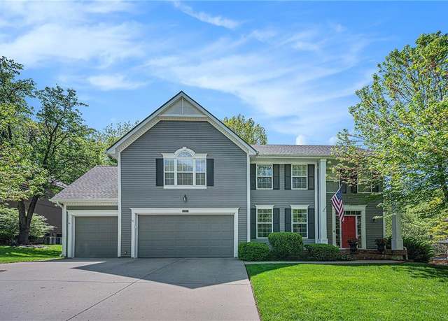 Property at 10119 River Hills Dr, Parkville, MO 64152, 4 beds, 3.5 baths