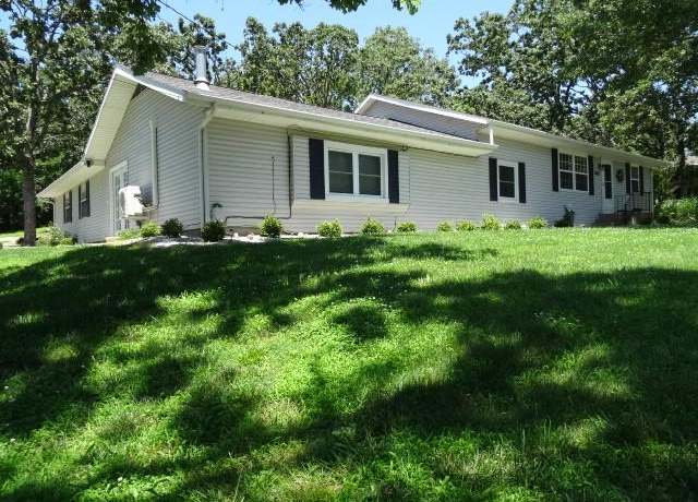 Property at 506 W South St, Nevada, MO 64772, 4 beds, 3 baths