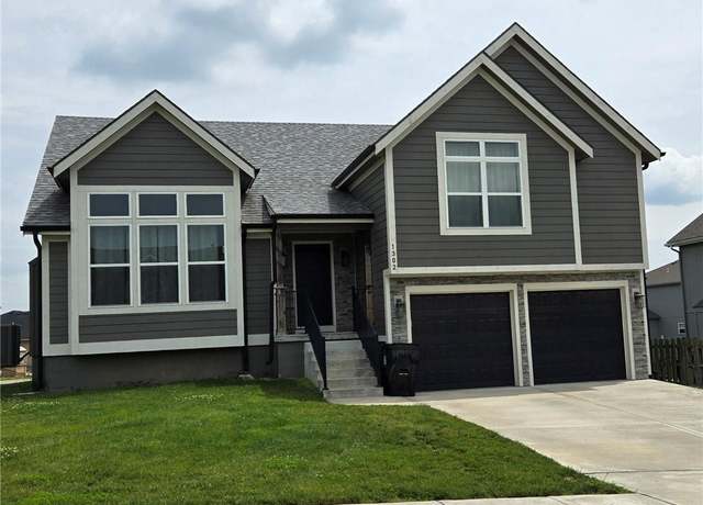 Property at 1302 Ragan Dr, Pleasant Hill, MO 64080, 3 beds, 3 baths