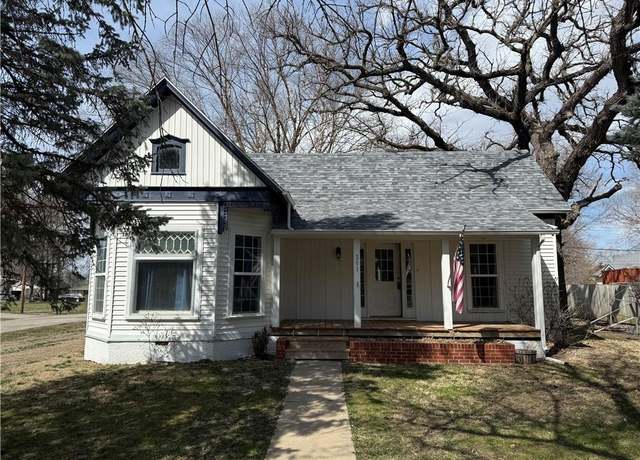Property at 201 E 3rd St, Burlington Junction, MO 64428, 3 beds, 1 bath