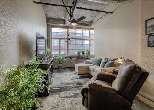 Property at 321 W 7th St #302, Kansas City, MO 64105, 2 beds, 1 bath