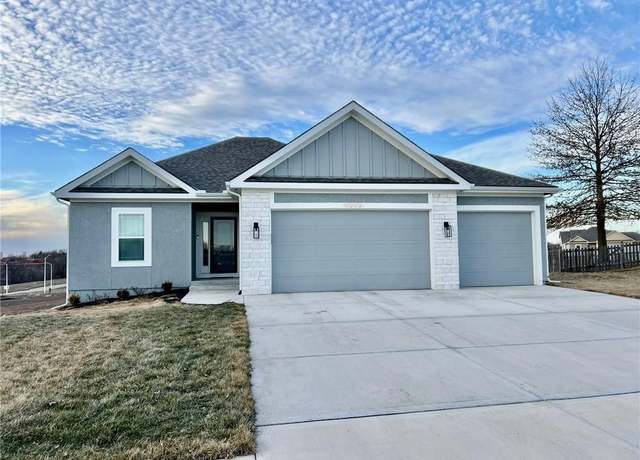 Property at 1980 Longview Dr, Liberty, MO 64068, 4 beds, 3 baths