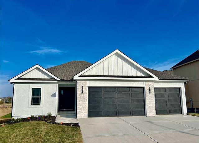Property at 1980 Longview Dr, Liberty, MO 64068, 4 beds, 3 baths