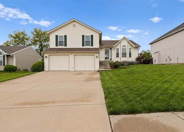 Property at 8426 N Winfield Ave, Kansas City, MO 64153, 3 beds, 3 baths