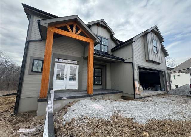 Property at 13301 Silverleaf Ct, Parkville, MO 64152, 4 beds, 3.5 baths