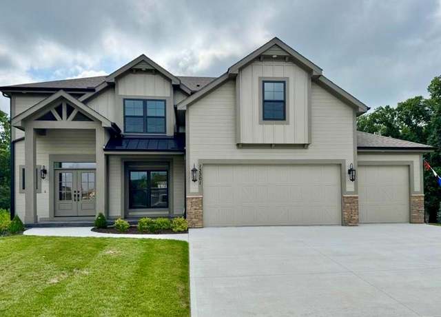 Property at 13301 Silverleaf Ct, Parkville, MO 64152, 4 beds, 3.5 baths