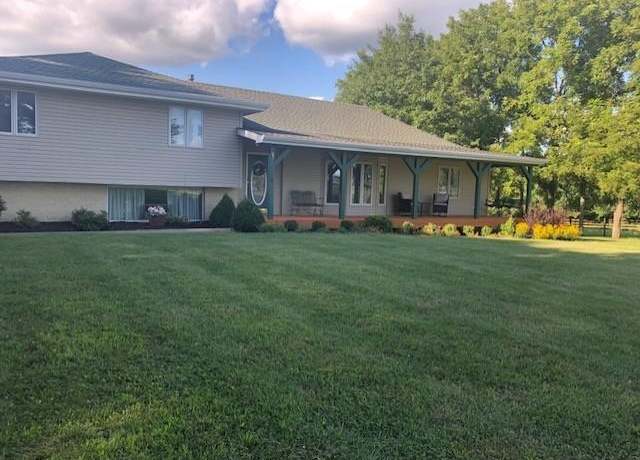 Property at 27000 W 199th St, Gardner, KS 66030, 5 beds, 4 baths