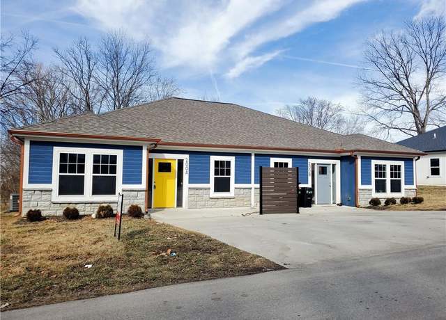 Property at 200 SE 8th St, Oak Grove, MO 64075, 12 beds, 8 baths