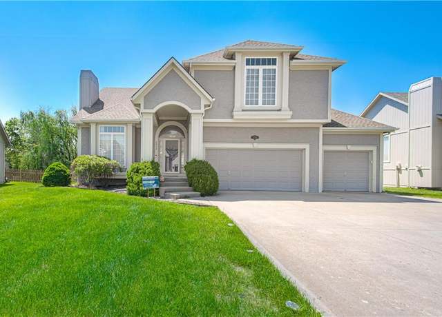 Property at 5912 NE Hidden Valley Dr, Lee's Summit, MO 64064, 4 beds, 3 baths
