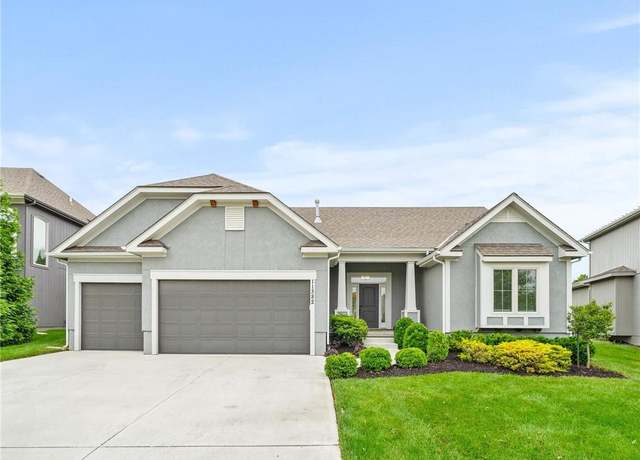 Property at 11382 S Longview Rd, Olathe, KS 66061, 3 beds, 2 baths