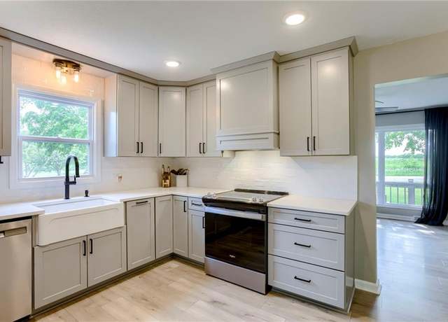 Property at 9421 County Road JJ Rd, Excelsior Springs, MO 64024, 3 beds, 2 baths
