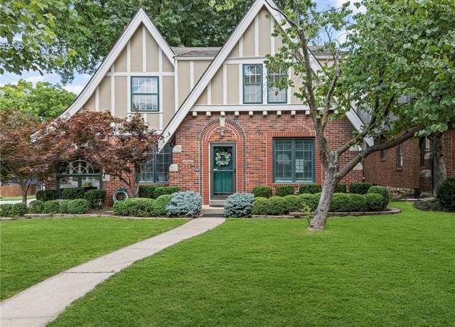 Property at 1296 W 72nd Ter, Kansas City, MO 64114, 3 beds, 2.5 baths