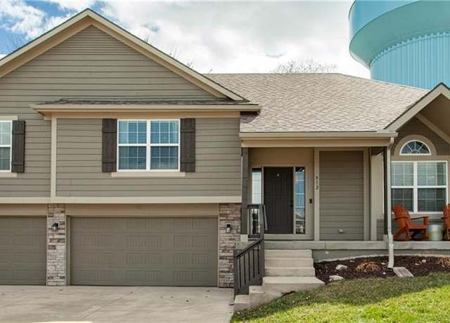 Property at 912 SE Forest Ridge Ct, Blue Springs, MO 64014, 4 beds, 2.5 baths