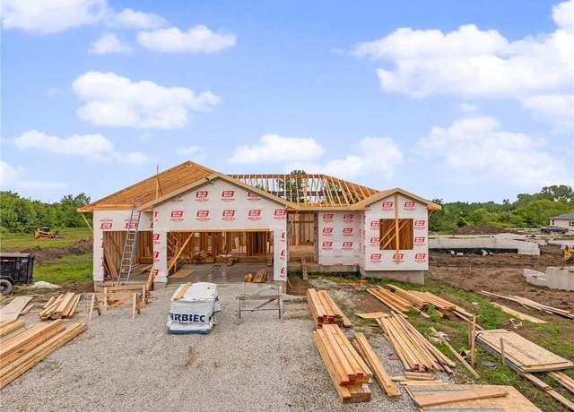 Property at 25016 W 89th Ter, Lenexa, KS 66227, 4 beds, 3 baths