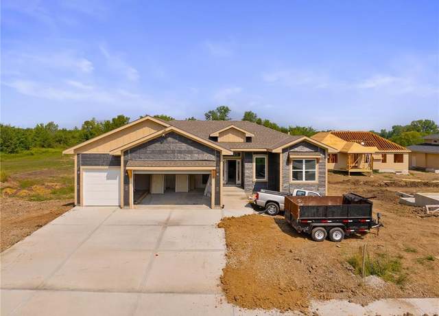 Property at 25016 W 89th Ter, Lenexa, KS 66227, 4 beds, 3 baths
