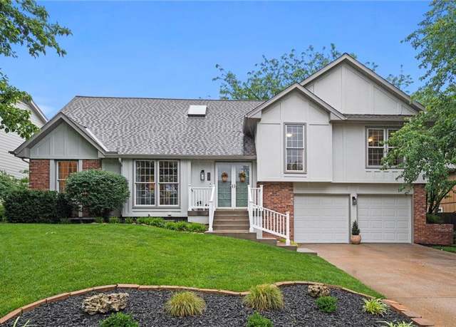 Property at 11391 King St, Overland Park, KS 66210, 4 beds, 2.5 baths