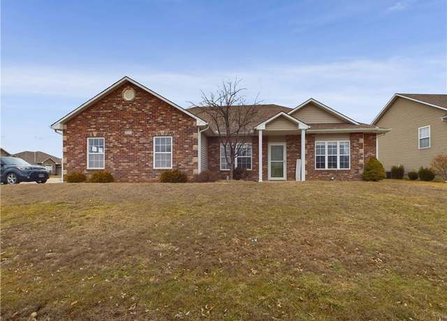 Property at 625 Roe St, Warrensburg, MO 64093, 3 beds, 2 baths